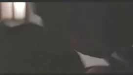 充滿激情的女同性戀者吸引了他們的遊戲年輕女傭
