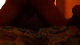 成熟的小雞提供了一個孩子他媽的