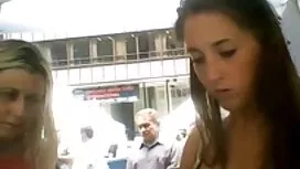 小女孩將教會如何滿足自己