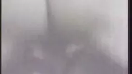 Zoya穿著網格的長襪躺在大床上，然後通電話