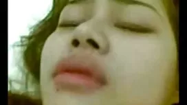 華麗的女孩自己性交在她的陰部