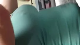 漂亮的阿麗亞娜終於答應給她的愛人她的屁股