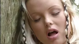 Busty Maggie和她的朋友