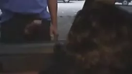 蕾哈娜打破了一個束縛屁股並操她
