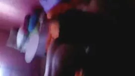 迷人的俄羅斯姑娘從第一個人吮吸屁股