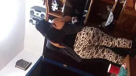 來自機場保安服務的女孩性交甜美的金發女郎