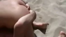 纖細的女孩洗澡，做肛門拳交