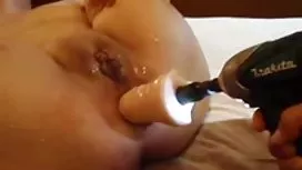 禿頭男孩巧妙地控制著一個手淫