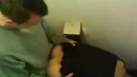 這傢伙剛剛在陰莖上種了一個戴眼鏡的小寶寶