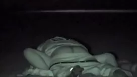 當丈夫在工作時，成熟的婊子喜歡吮吸鄰居傢伙
