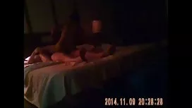 令人興奮的獨奏從一個美麗的身體悶熱的黑髮