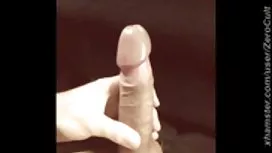 婦女在床上捉住了戀人與她的女兒