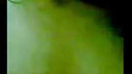 在課堂上，女孩們學習觸摸陰莖
