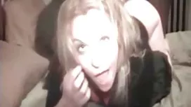 熱布魯內特騎她哥哥的陰莖