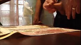 萊斯比在橡膠震動器上種了一個情婦