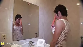 丈夫的妻子亂搞肛門把她顛倒