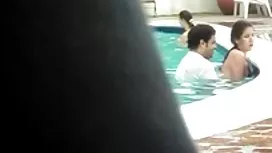 丈夫通過賣他們的妻子作為蕩婦賺錢