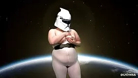 一個乳房很大的女孩滿足自己