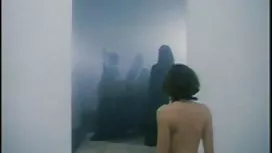 這傢伙與三個女孩一起參加團體性交