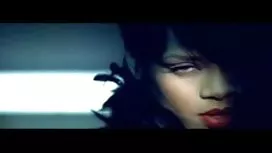 一個男人間諜洗澡的成熟女人