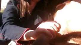經驗豐富的同性戀者在他的屁股上感受到一個年輕情人的陰莖