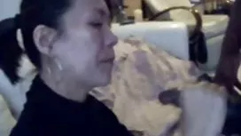 性感的女同性戀者舔他們的帽子