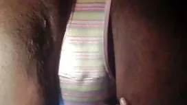 布魯內特在油畫中顯示她是如何吮吸男人的傢伙