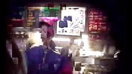 兩個金發女郎正在弄亂貪得無厭的黑色