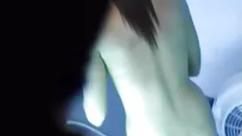 貝貝駕駛一輛能讓女友高潮的汽車。