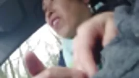 成熟的女人在她的床上引誘了一個黑人