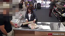 膨脹的同性戀朋友決定安排一個聯合的handjob