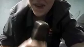 淫蕩的母親zhahaetsya與她的兒子和他的朋友