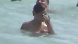 巴西Shmara急切地吸吮肥胖的陰莖